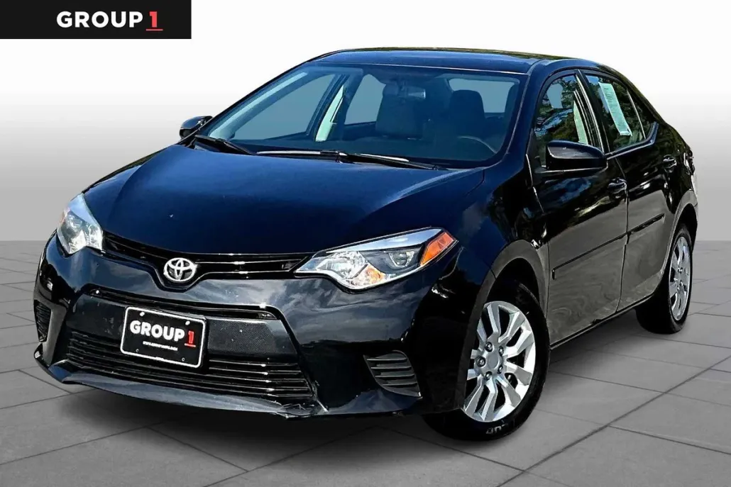2014 Toyota Corolla LE photo 1