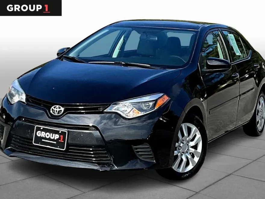 2014 Toyota Corolla LE photo 1