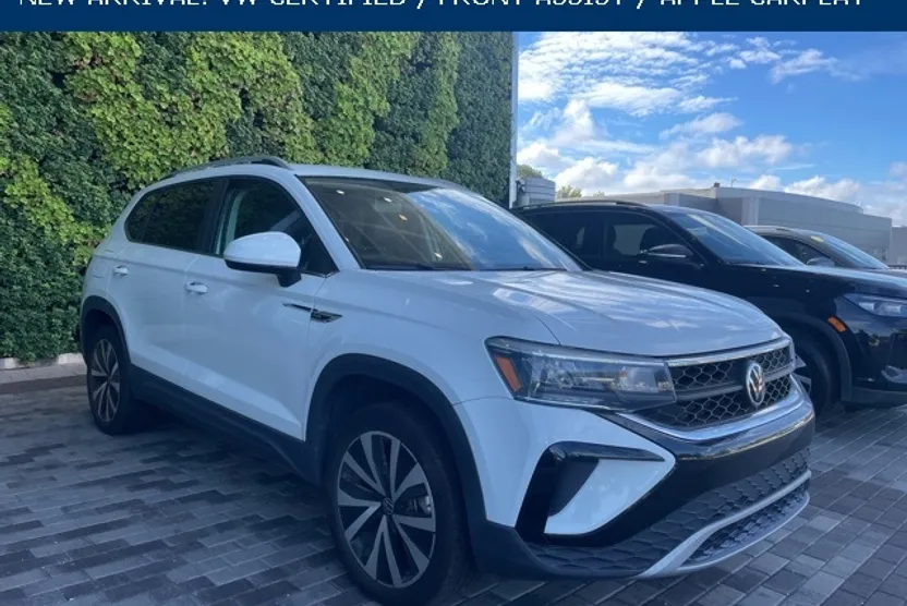 2022 Volkswagen Taos SE photo 1