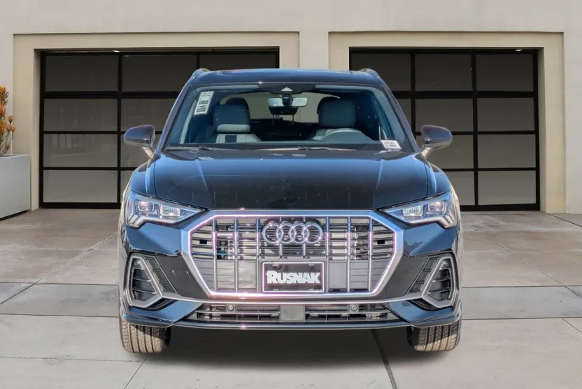 2025 Audi Q3 S line Premium photo 1