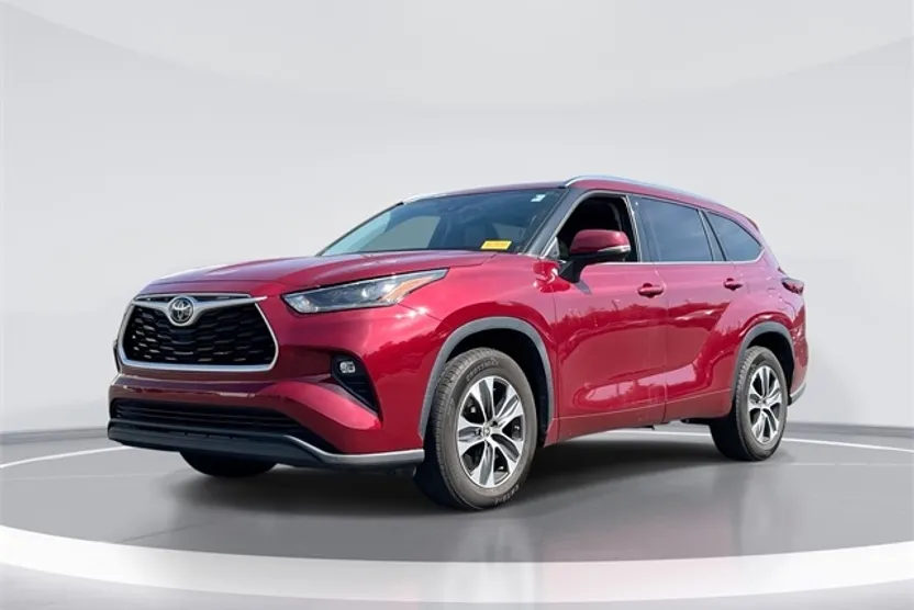 2021 Toyota Highlander XLE photo 1