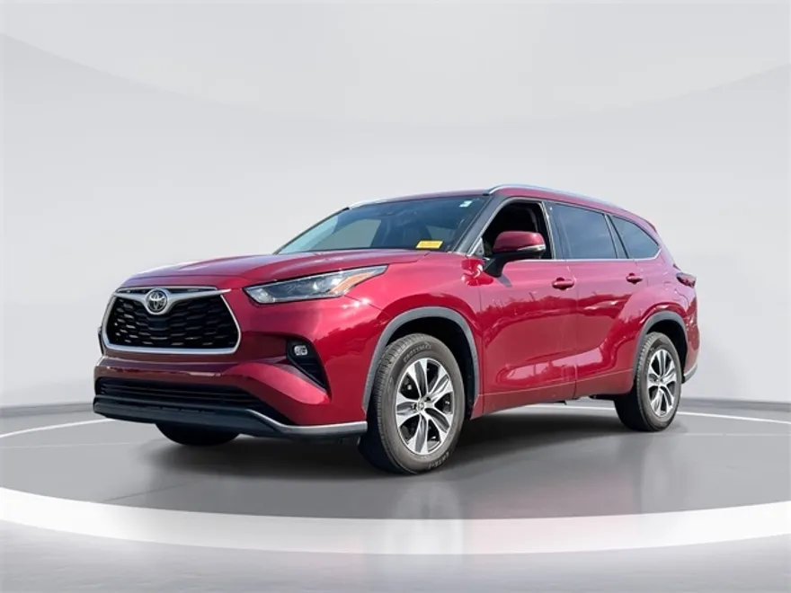2021 Toyota Highlander XLE photo 1