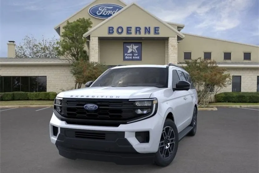 2025 Ford Expedition photo 1