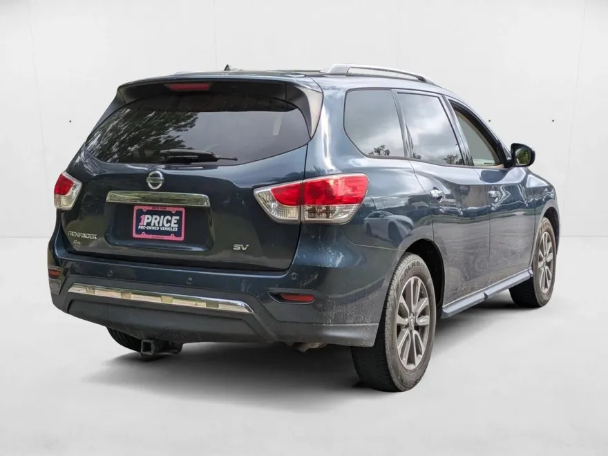 2015 Nissan Pathfinder SV photo 1