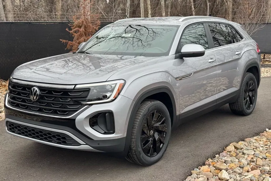 2025 Volkswagen Atlas Cross Sport SE Technology photo 1