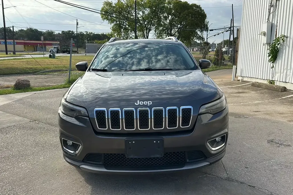 2019 Jeep Cherokee Limited Sport photo 1