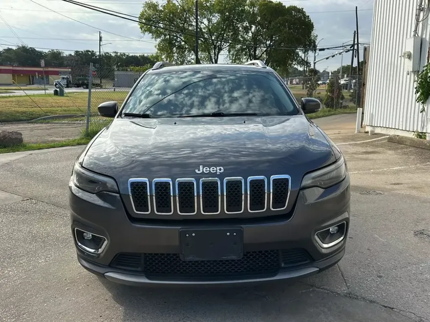 2019 Jeep Cherokee Limited Sport photo 1