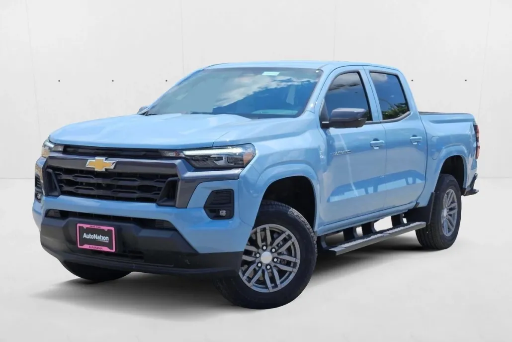 2025 Chevrolet Colorado LT photo 1