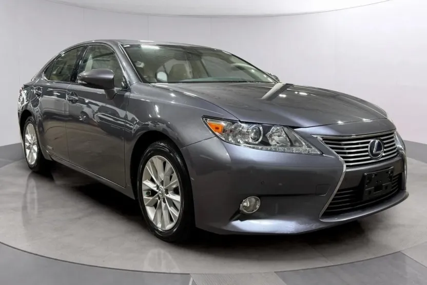 2013 Lexus ES 300h photo 1