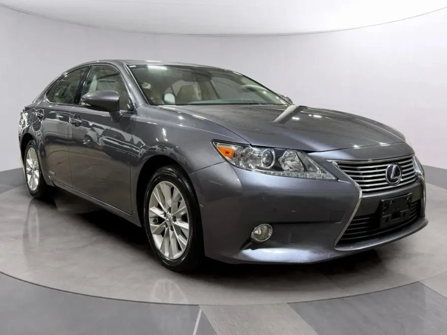 2013 Lexus ES 300h photo 1