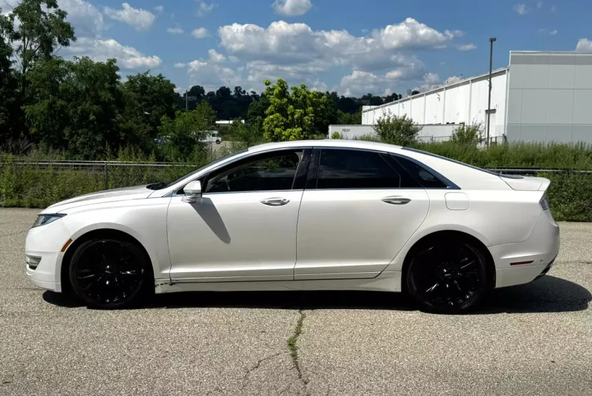 2013 Lincoln MKZ photo 1