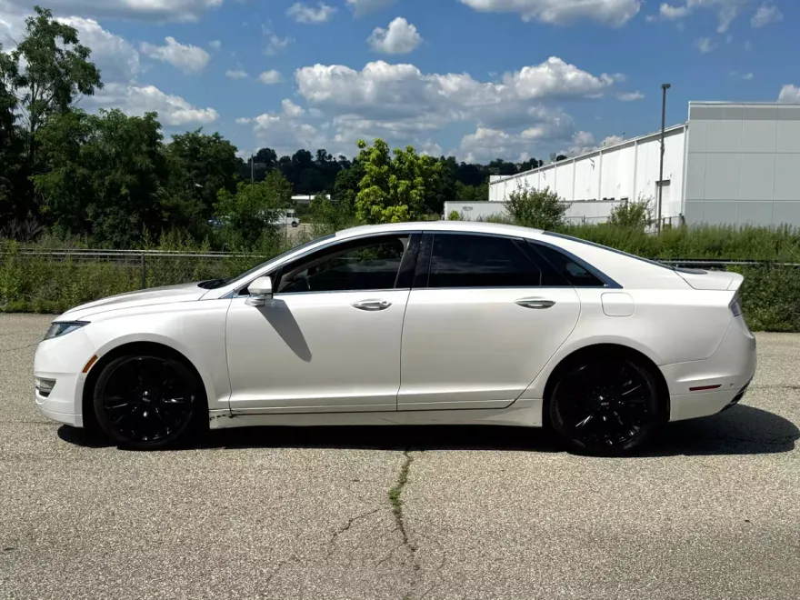 2013 Lincoln MKZ photo 1