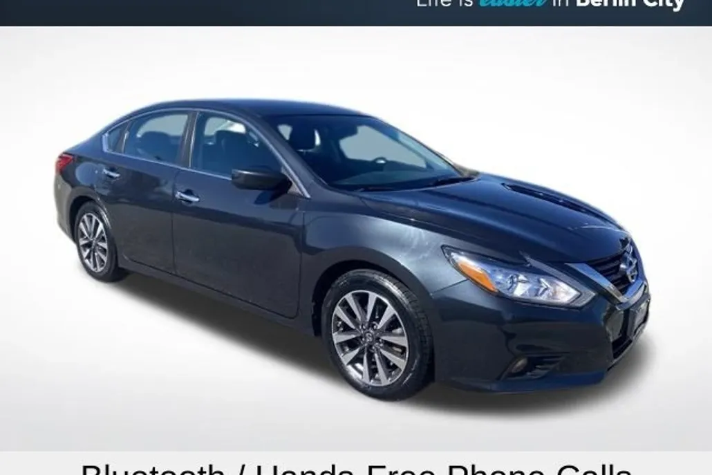 2017 Nissan Altima 2.5 SV photo 1