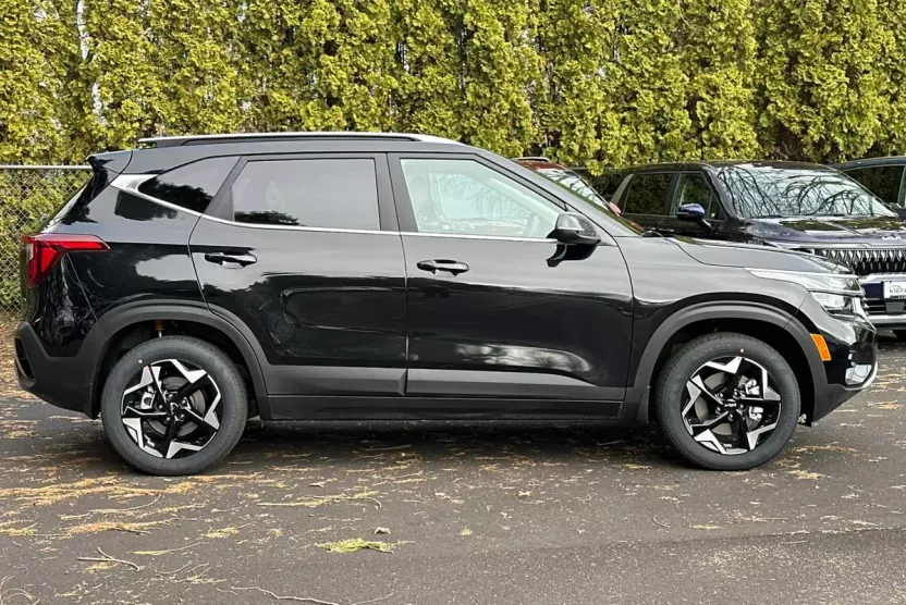 2025 Kia Seltos EX photo 1