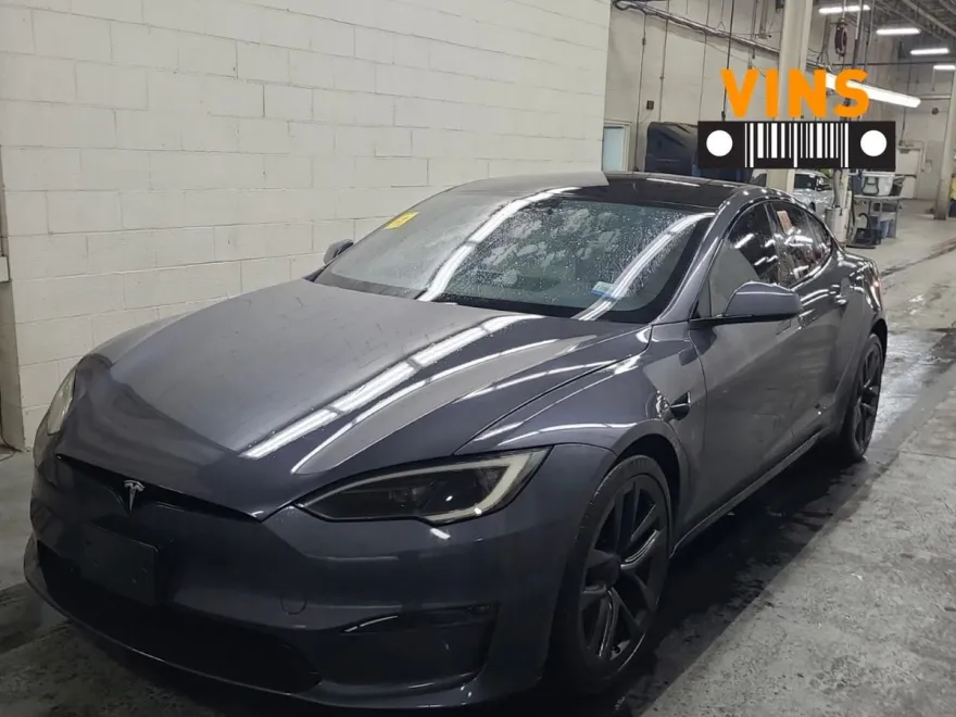2022 Tesla Model S Plaid photo 1