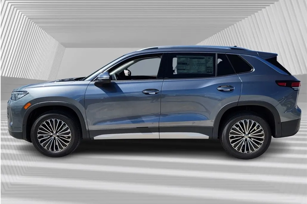 2025 Volkswagen Tiguan S photo 1