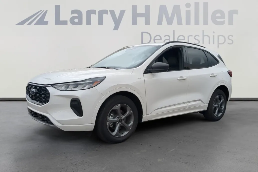 2024 Ford Escape ST-Line photo 1