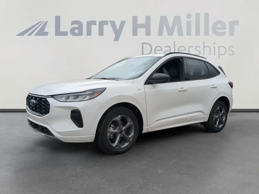2024 Ford Escape ST-Line photo 1