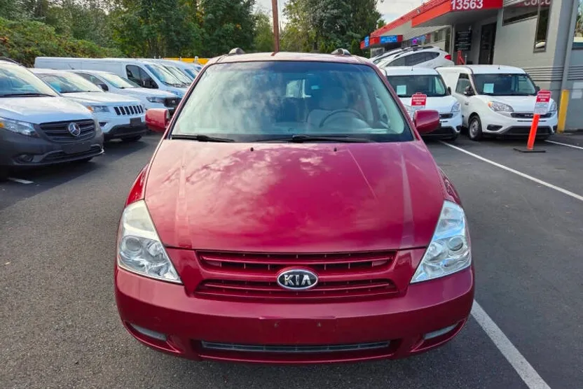 2009 Kia Sedona LX photo 1
