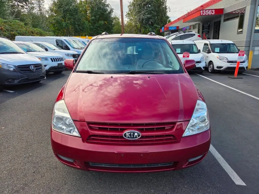 2009 Kia Sedona LX photo 1