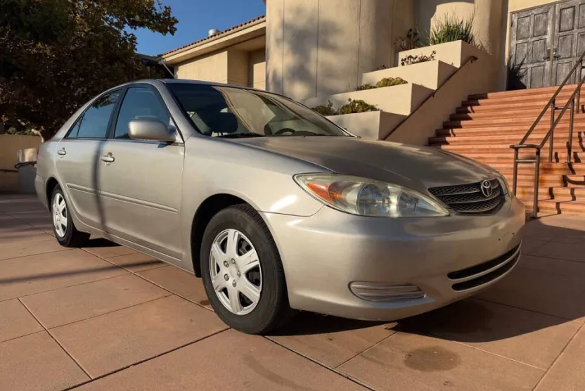 2002 Toyota Camry LE photo 1