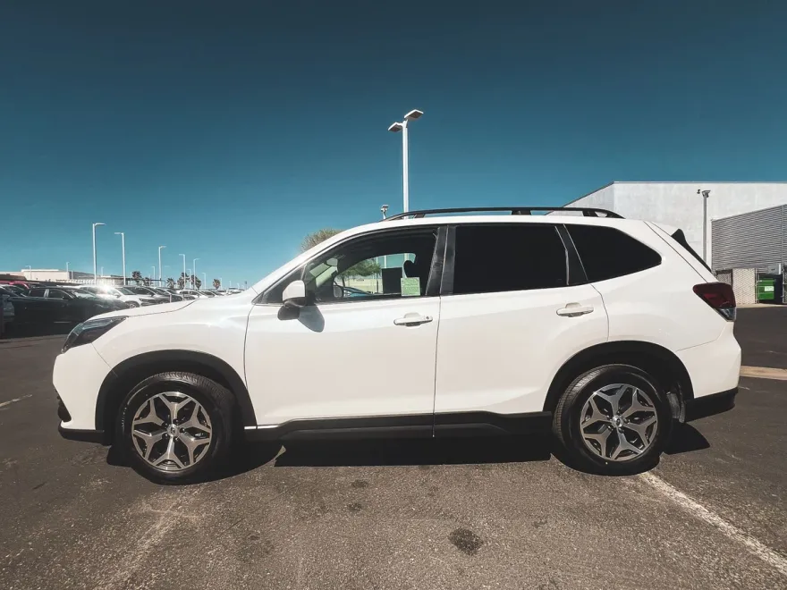 2023 Subaru Forester Premium photo 1