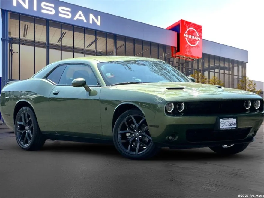 2023 Dodge Challenger SXT photo 1