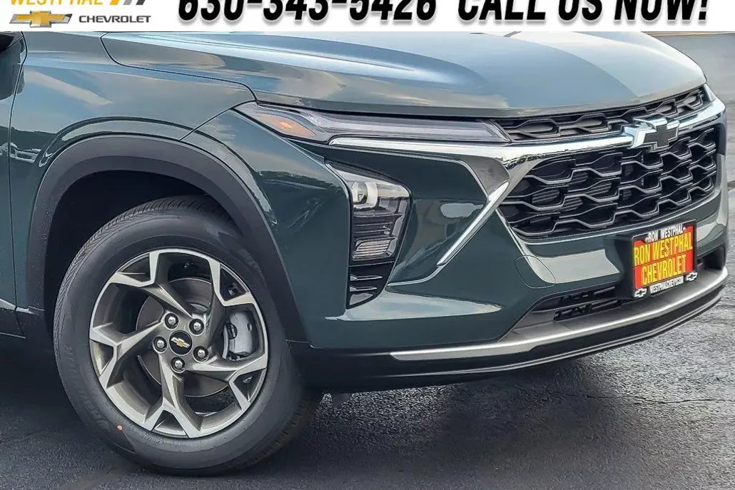 2025 Chevrolet Trax LT photo 1
