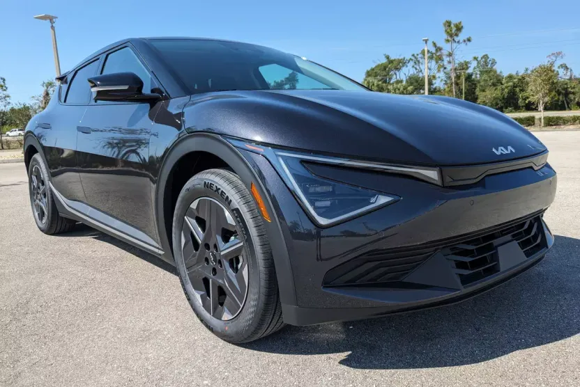 2025 Kia EV6 Light photo 1