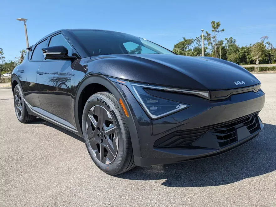 2025 Kia EV6 Light photo 1
