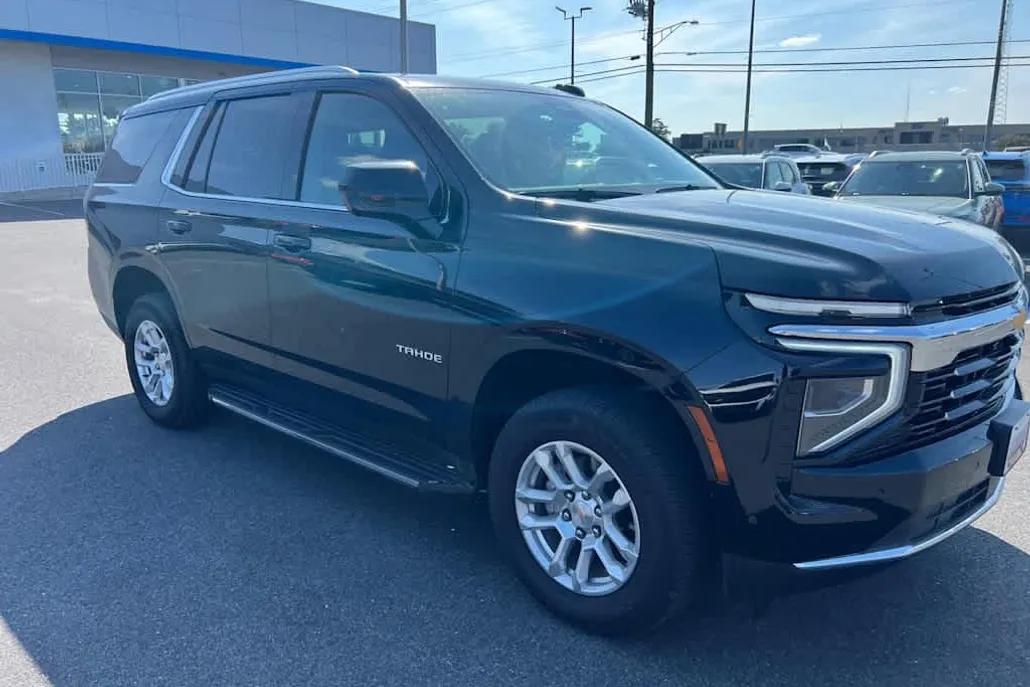 2025 Chevrolet Tahoe LS photo 1