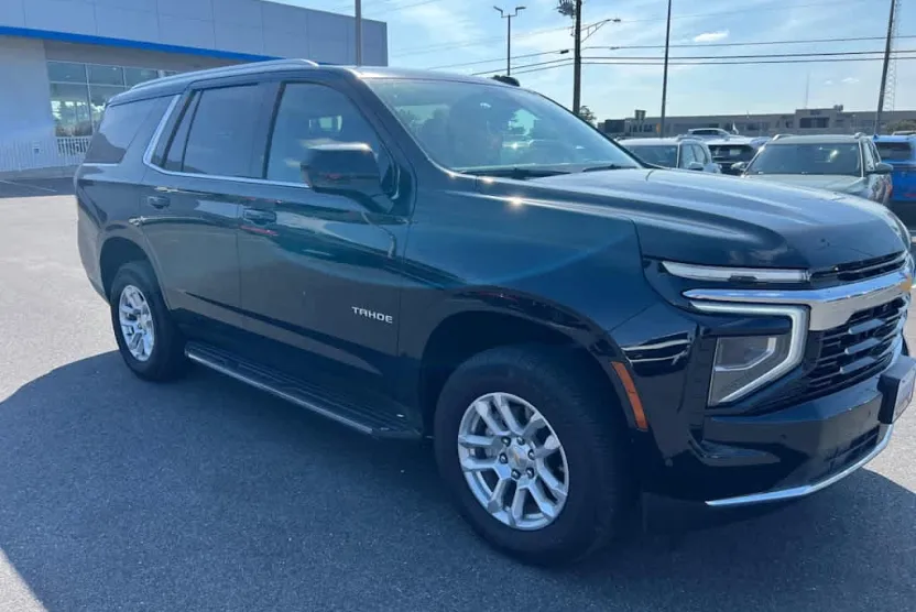 2025 Chevrolet Tahoe LS photo 1