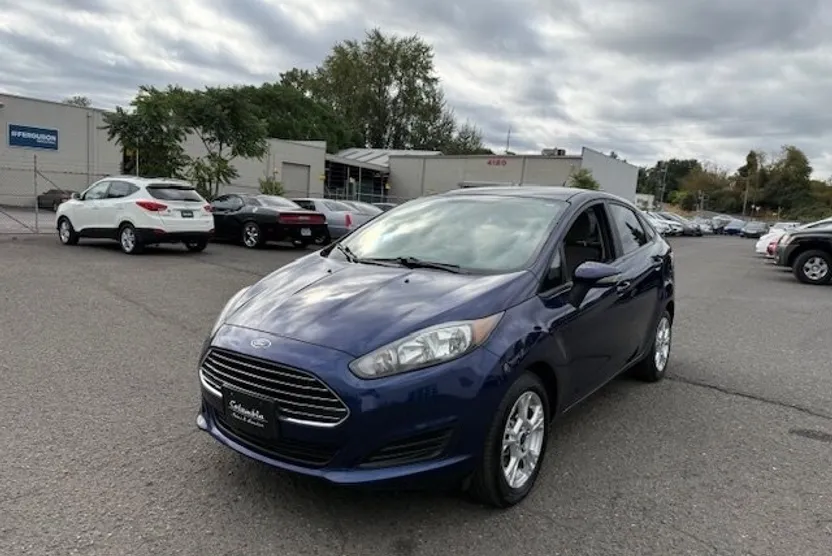 2016 Ford Fiesta SE photo 1