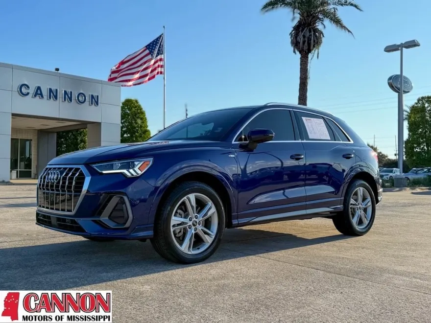 2024 Audi Q3 45 TFSI S line Premium photo 1