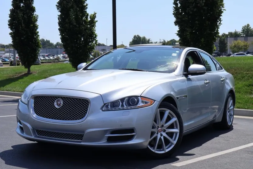 2014 Jaguar XJ Base photo 1