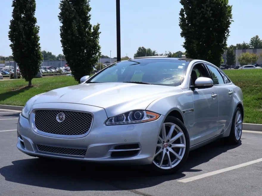 2014 Jaguar XJ Base photo 1