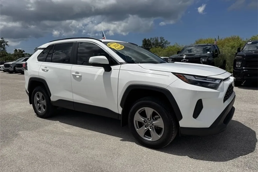 2024 Toyota RAV4 XLE photo 1
