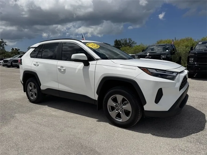 2024 Toyota RAV4 XLE photo 1