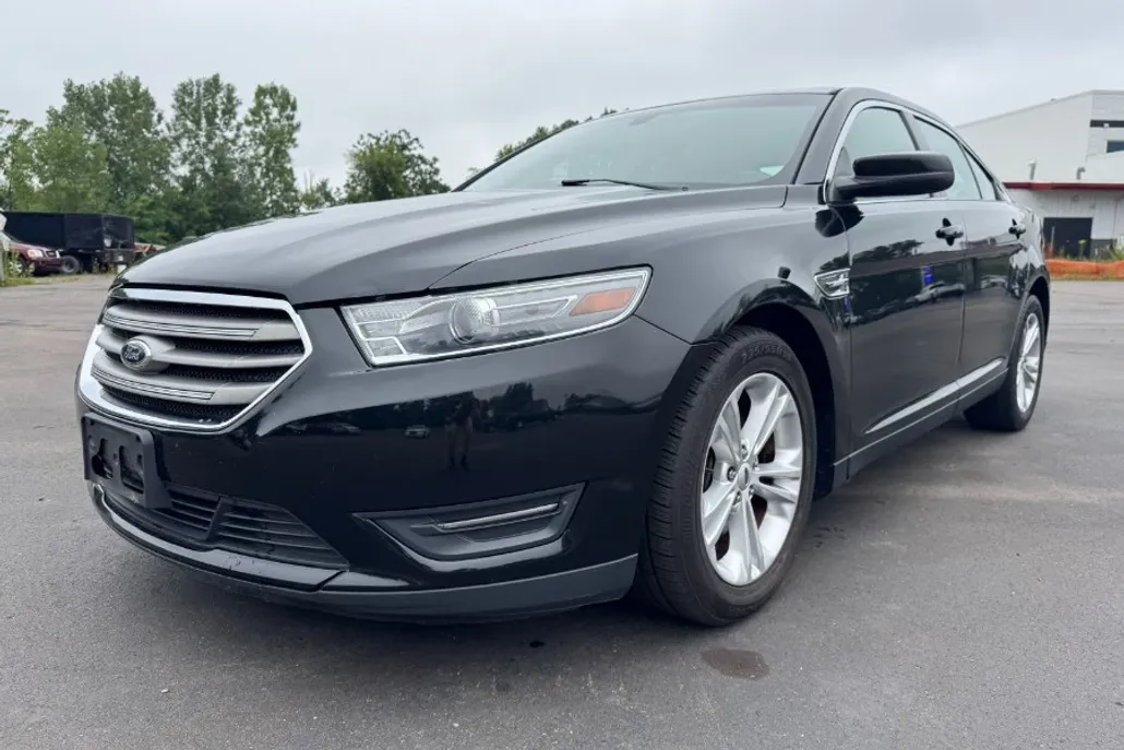 2014 Ford Taurus SEL photo 1
