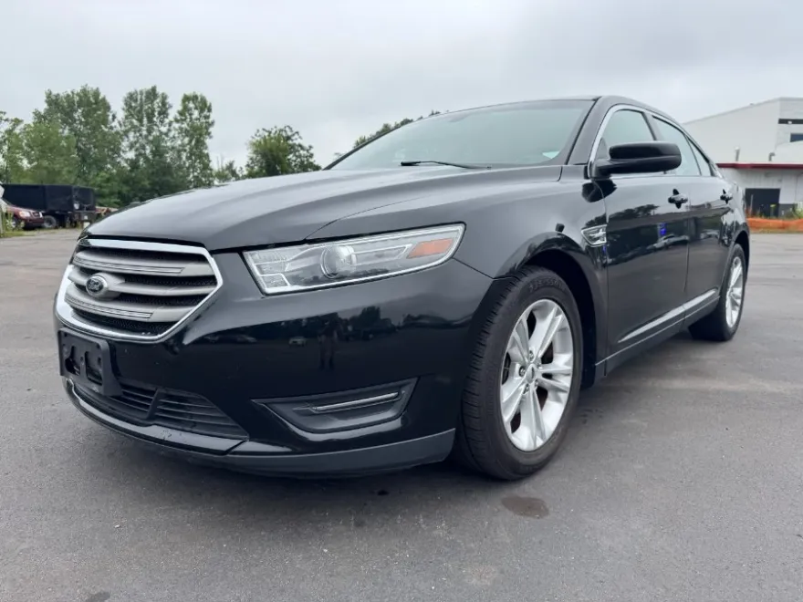 2014 Ford Taurus SEL photo 1