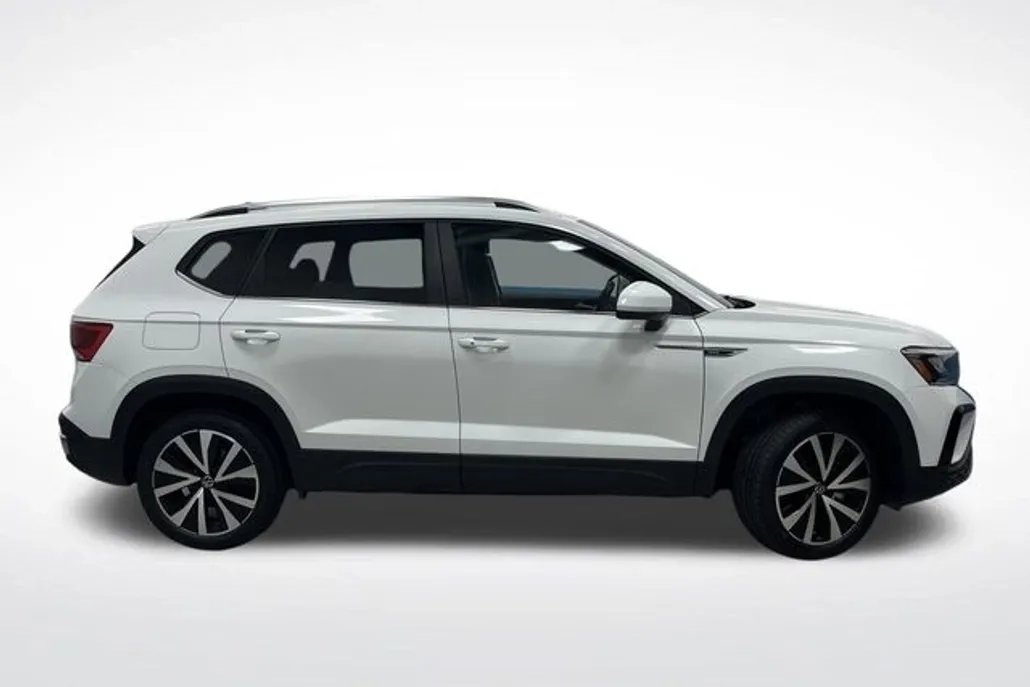 2022 Volkswagen Taos SE photo 1