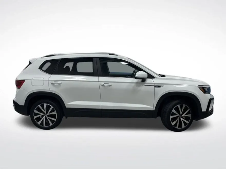 2022 Volkswagen Taos SE photo 1