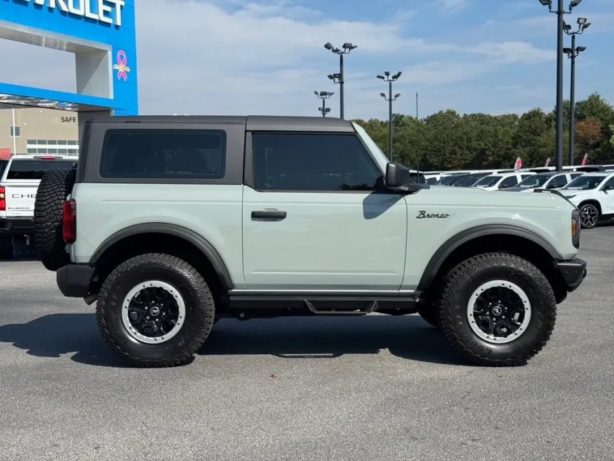 2023 Ford Bronco Base photo 1