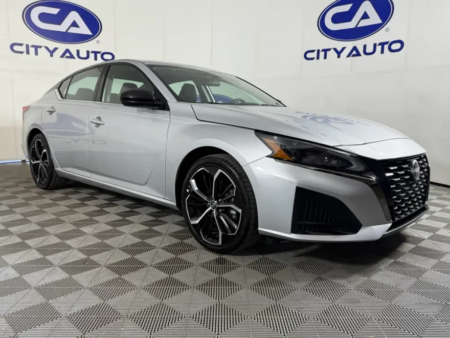 2024 Nissan Altima 2.5 SR photo 1