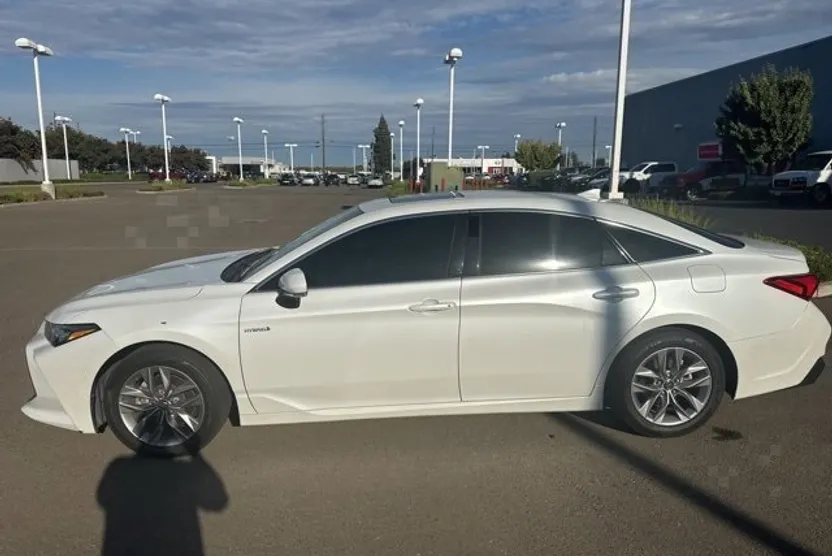 2019 Toyota Avalon Hybrid XLE XSE Limited photo 1