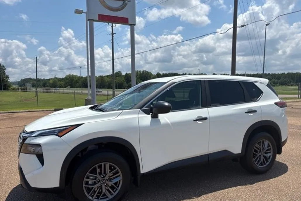 2026 Nissan Rogue S photo 1