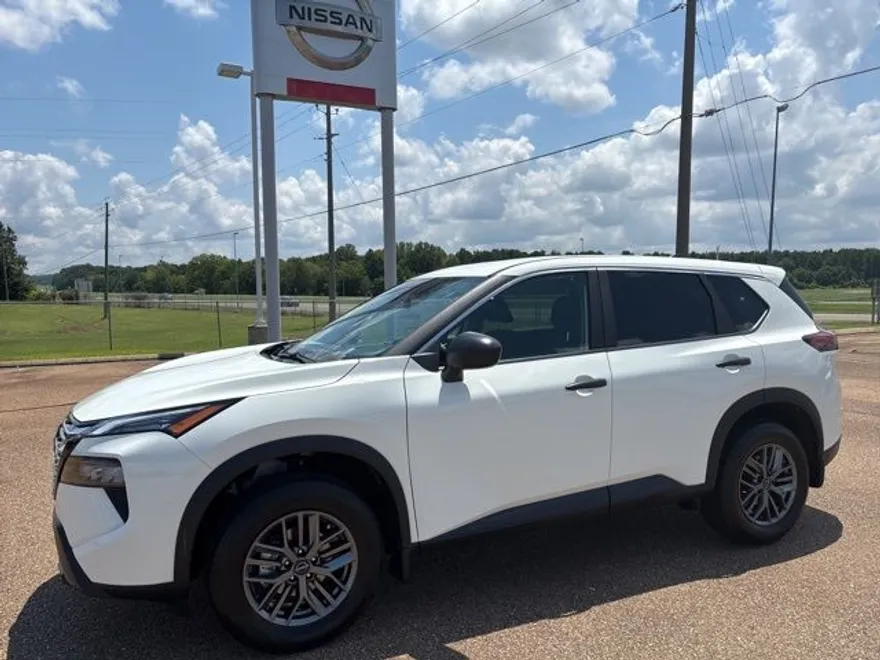 2026 Nissan Rogue S photo 1