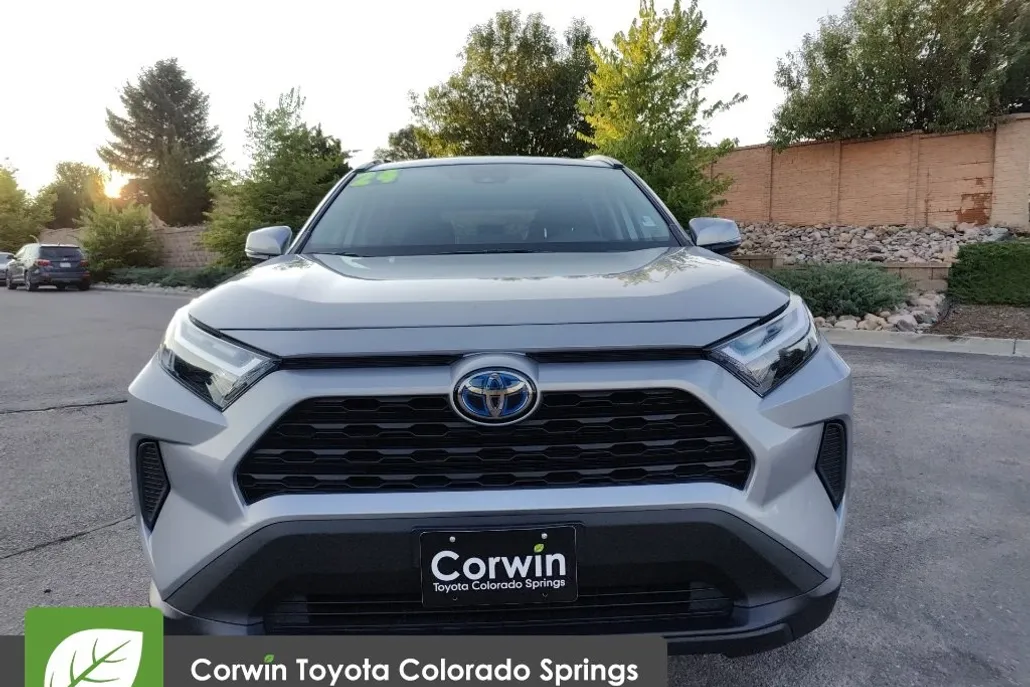 2024 Toyota RAV4 Hybrid XLE photo 1