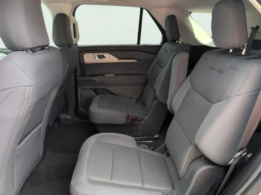 2025 Ford Explorer photo 1