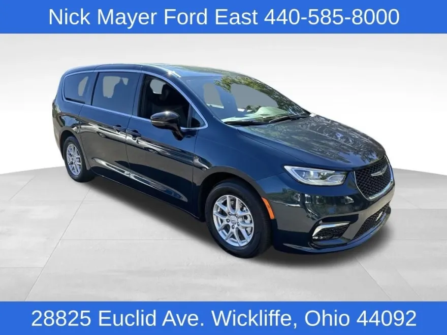 2025 Chrysler Pacifica photo 1